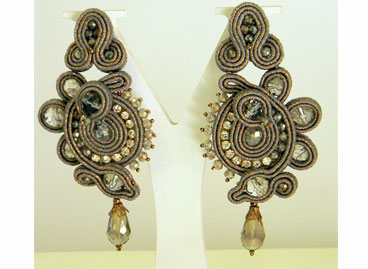 soutache embroidered earrings amaranta